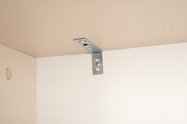 Комод Тайл 16.236 сатин 7045 SU, эмили блаш U9135, белый PE шагрень, собирается на любую сторону